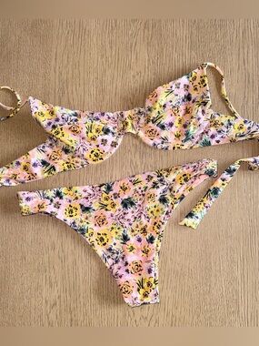 Skatie Swim ☀️ - size small bikini